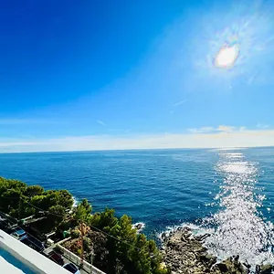 https://fronte-mare-casa-del-sole-7.hotelitalianriviera.com