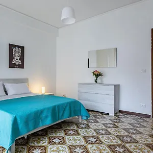 https://via-libert-roomy-apartment-with-jacuzzi.palermohotels.org