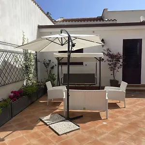 https://villa-delle-magnolie-quite-place-next-to-the-sea.palermohotels.org